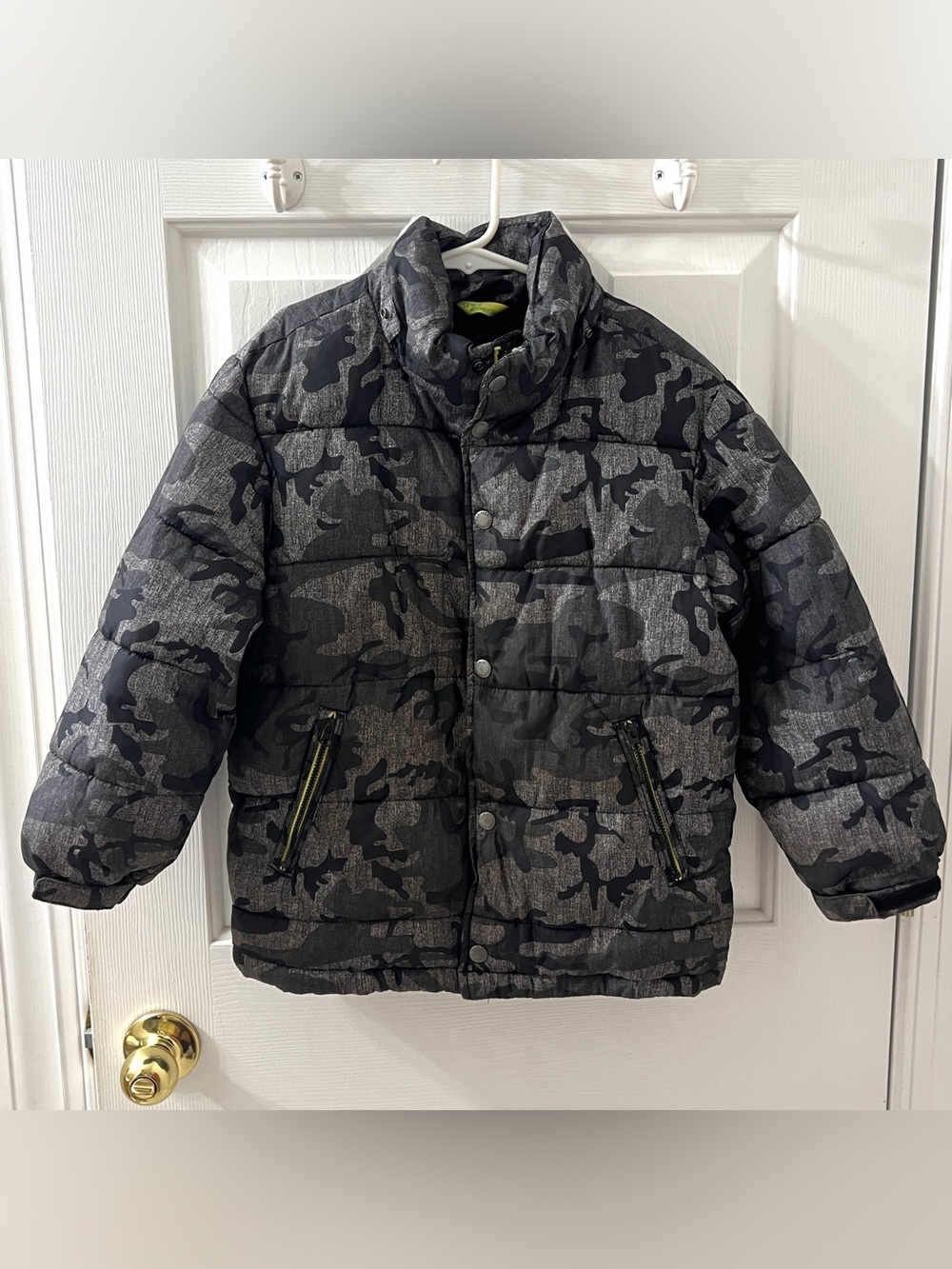 GAP Boys Camouflage Grey Black Puffer Zip Jacket Size Small (6-7)  w/Pockets